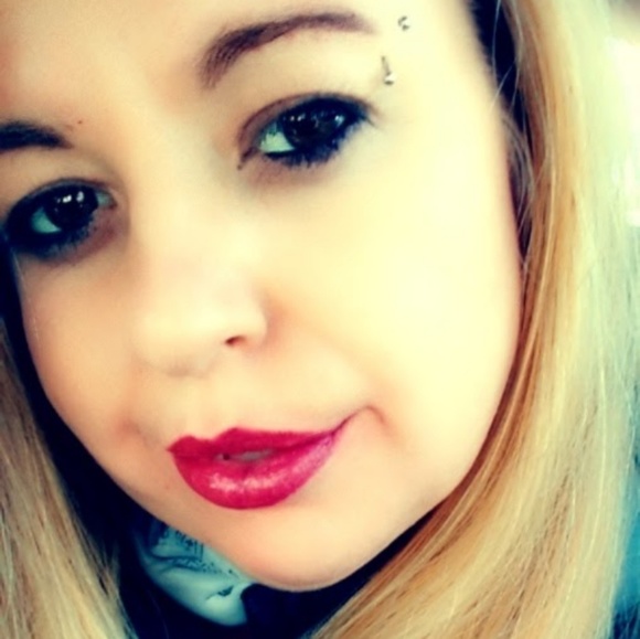 Meet your Posher, Sarah - Picture 1 of 1